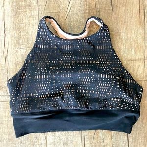 NWOT Alo size Medium High Neck Sports Bra with removalable pads.